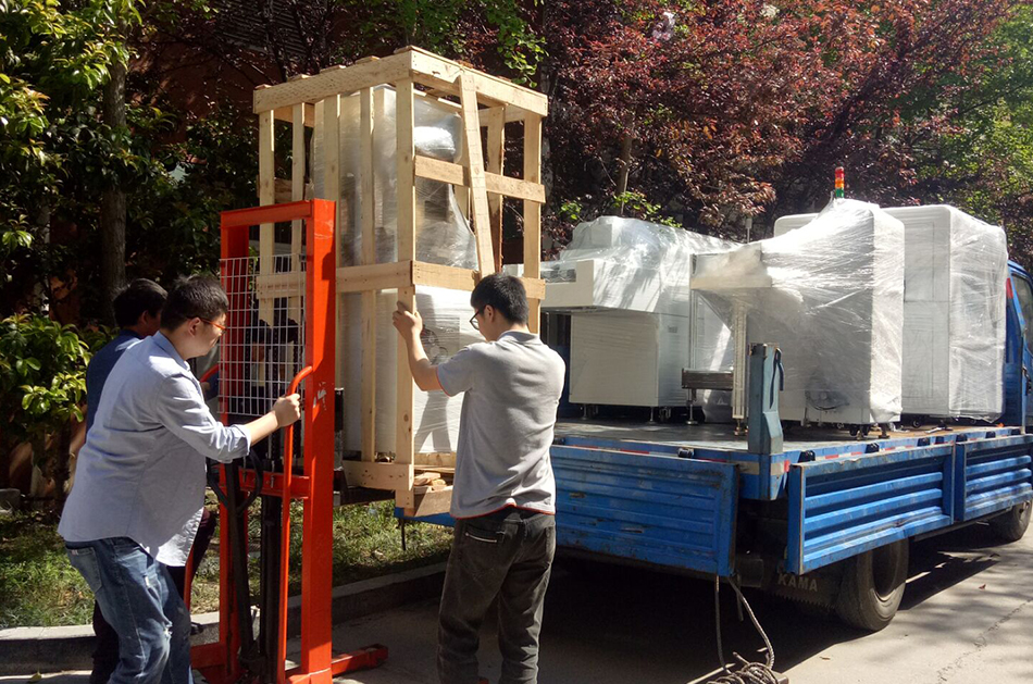 丹陽客戶SMT設(shè)備專車送貨，貨到上門安裝調(diào)試