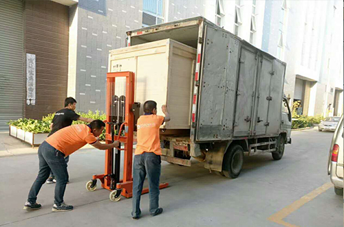 蘭州客戶(hù)SMT設(shè)備專(zhuān)車(chē)送貨，貨到上門(mén)安裝調(diào)試