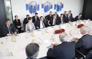 這芯片有啥奧秘，讓李克強(qiáng)端詳了這么久